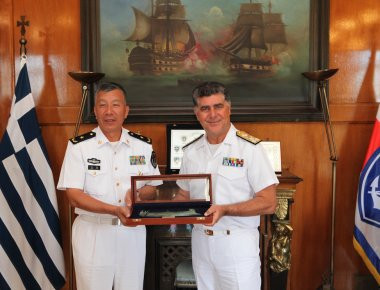 Συνάντηση Α/ΓΕΝ με τον Υποδιοικητή του Στόλου της Ανατολικής Θάλασσας του Ναυτικού της Κίνας (φωτό)